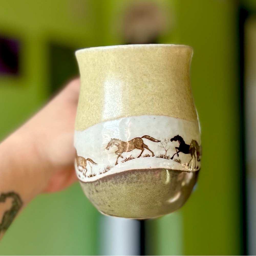 VTG Pottery Rustic Handmade Galloping Horses Western Kitchenware Dining Cup Mug - Picture 6 of 9